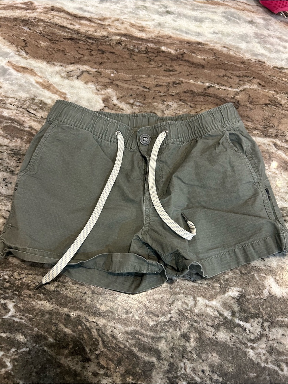 Vuori Olive Women's vintage ripstop Shorts XS GUC